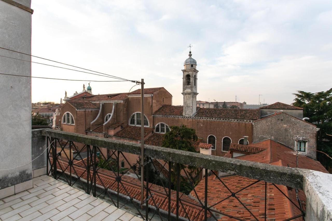 Venice Lance With Lift, 2 Minutes Walk From The Train Station Buitenkant foto